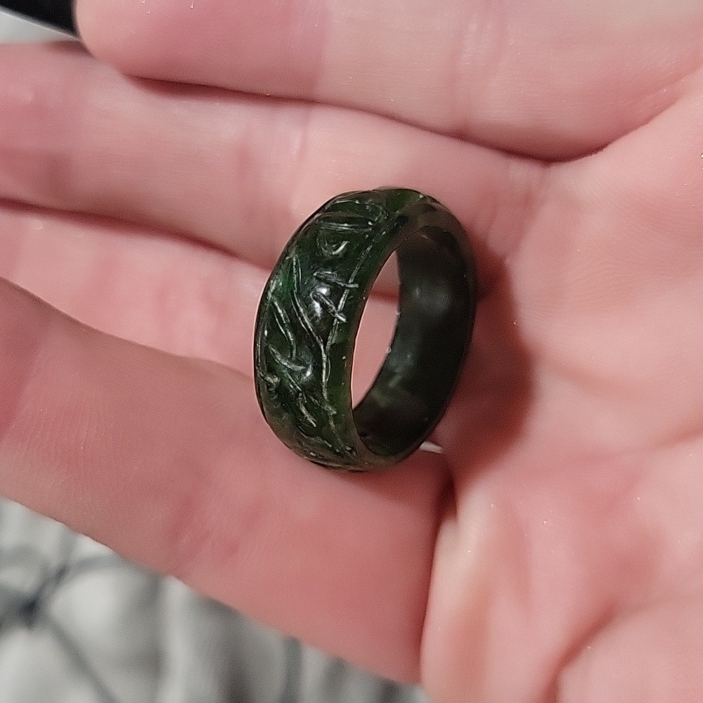 Solid natural jadeite ring
